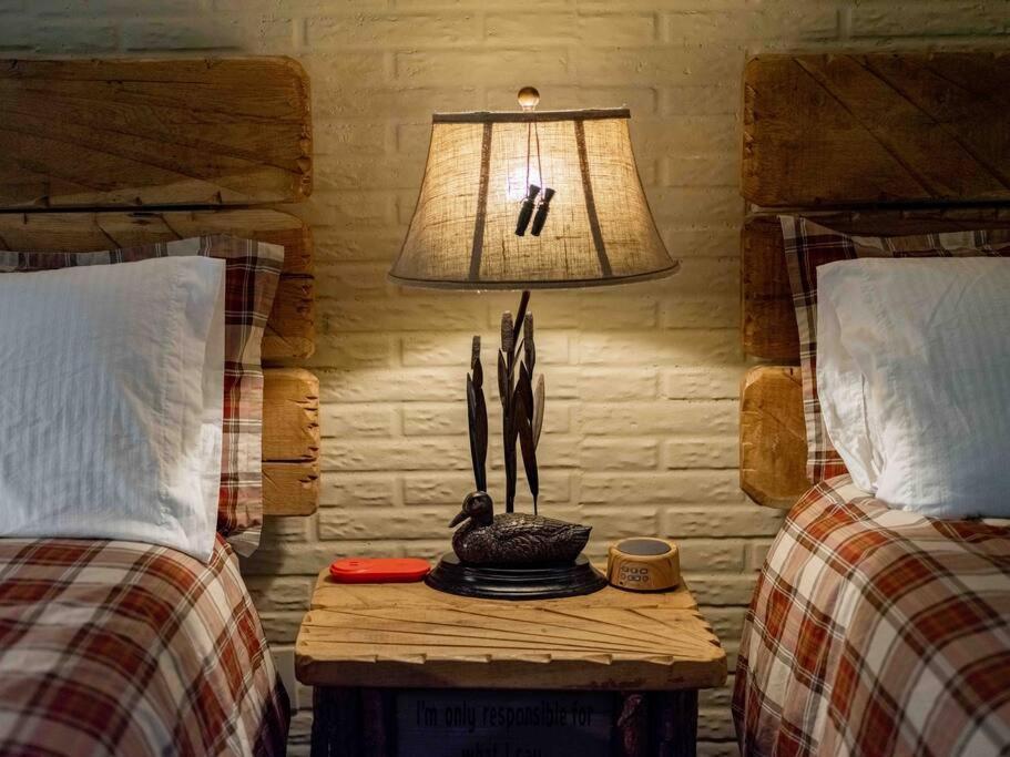 Stonegate Lodge 2 Queen Beds Wifi 50In Roku Tv Salt Water Pool Room #105 Eureka Springs Extérieur photo