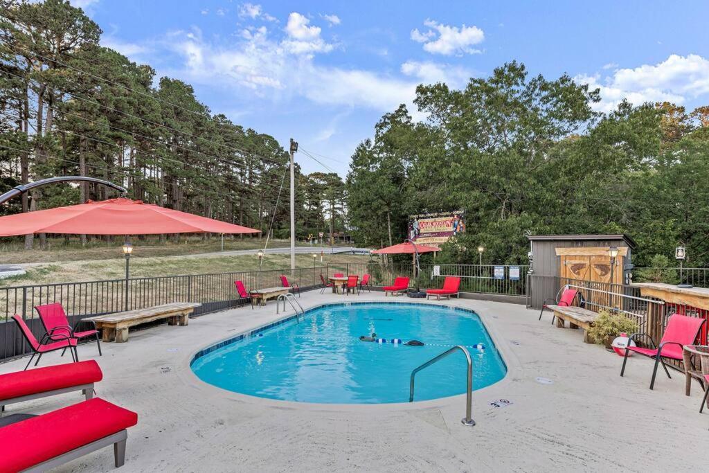 Stonegate Lodge 2 Queen Beds Wifi 50In Roku Tv Salt Water Pool Room #105 Eureka Springs Extérieur photo