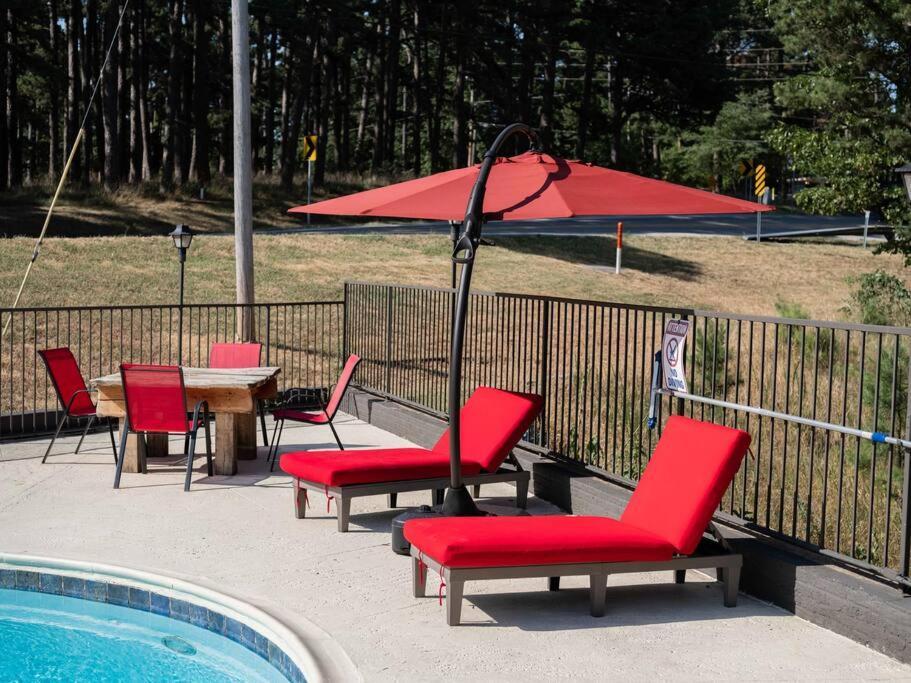 Stonegate Lodge 2 Queen Beds Wifi 50In Roku Tv Salt Water Pool Room #105 Eureka Springs Extérieur photo