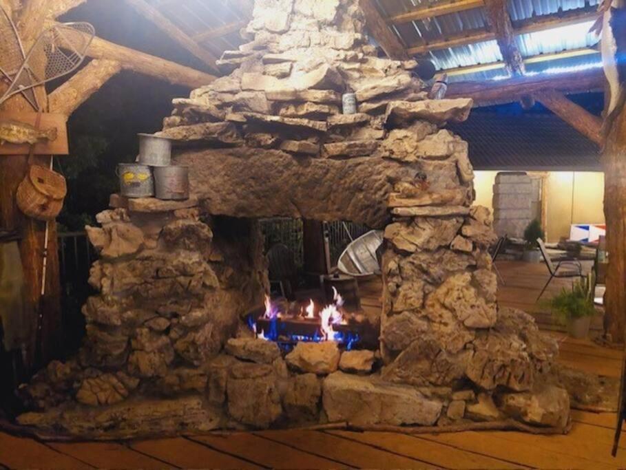 Stonegate Lodge 2 Queen Beds Wifi 50In Roku Tv Salt Water Pool Room #105 Eureka Springs Extérieur photo